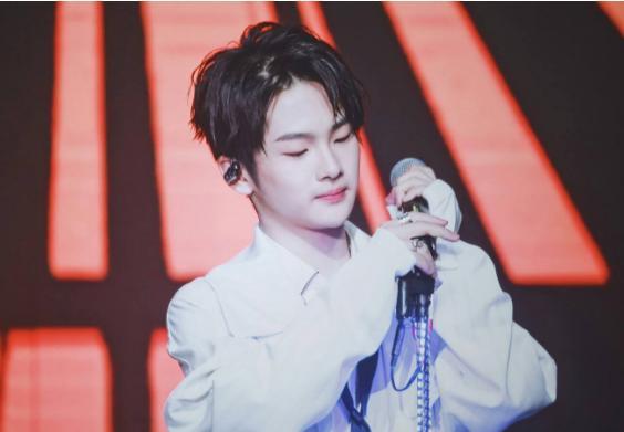 乐华娱乐回应黄明昊妈妈欠款|持续发酵!乐华娱乐回应黄明昊妈妈欠款 网友抵制代言被看不起