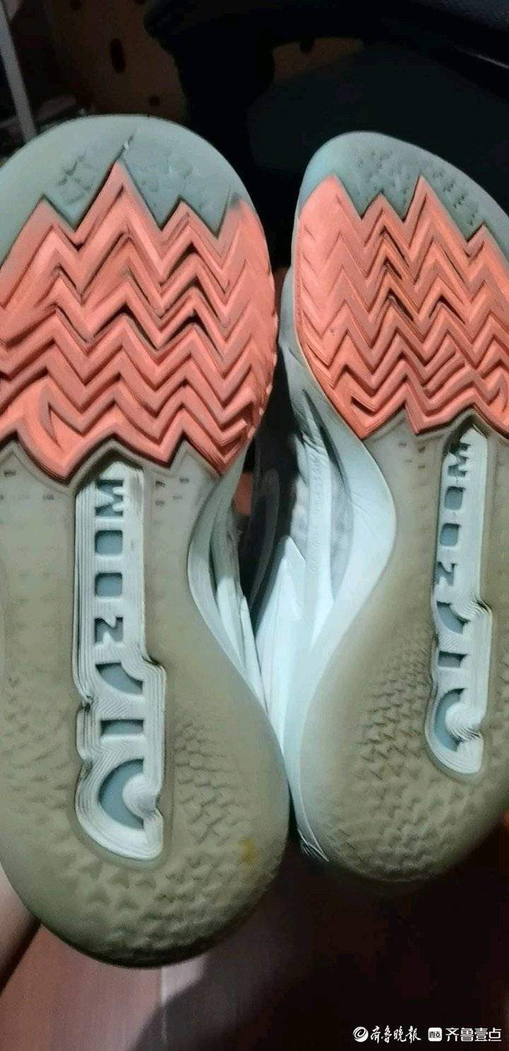 换鞋底120元一双，年轻人通过这种方式让运动鞋“新生”