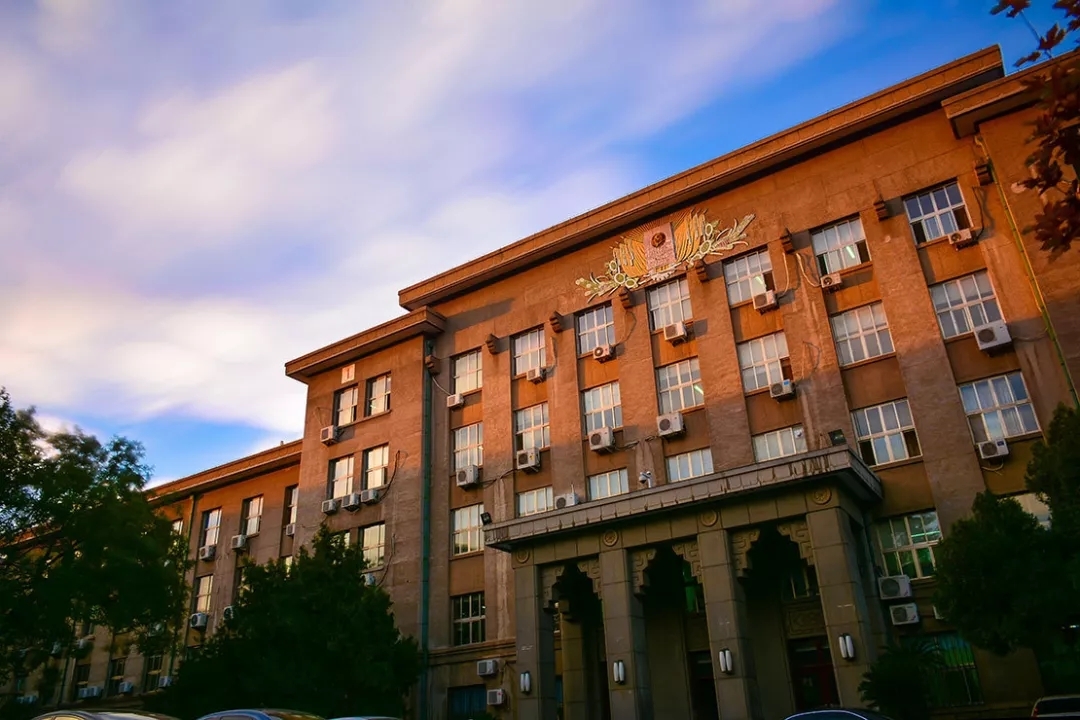 @大一新生，山东高校录取通知书来袭，快来为你的学校打call