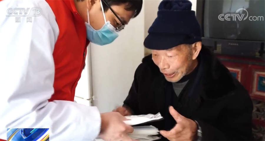 巡回诊疗服务队送医送药进大山 守护村民健康