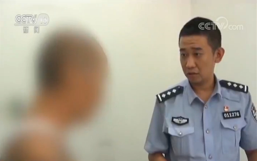 罚400 记3分！网曝北京一司机脚持方向盘