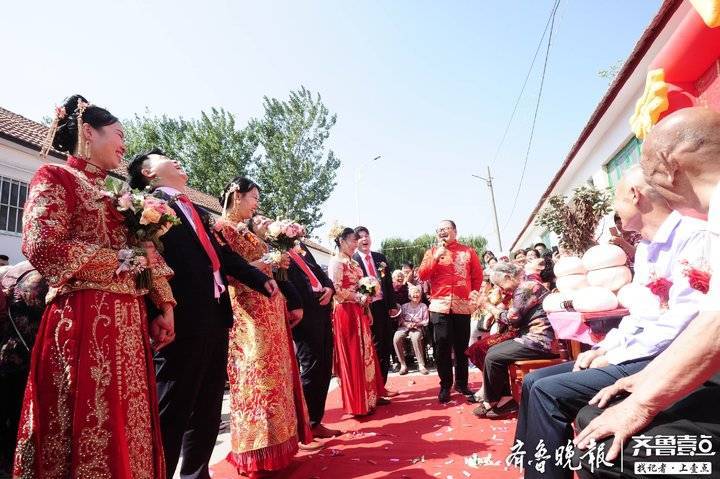 高密三胞胎同时结婚，十年前高考考出“连号分”！还期待同时生娃