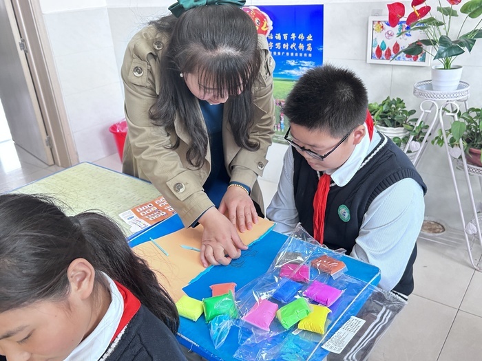 莱芜区世纪城小学魅力家长进课堂