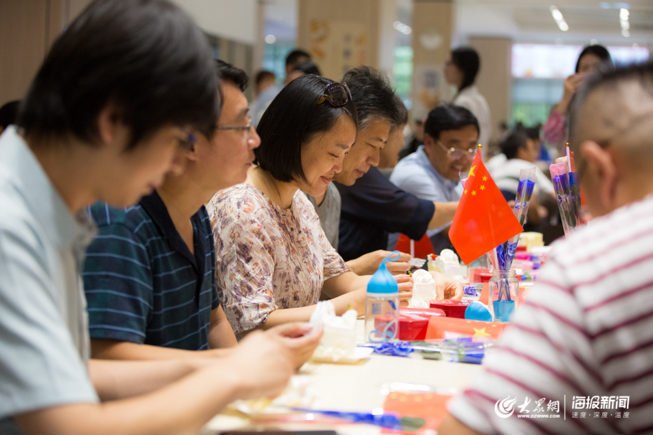 鲜花、快闪、2米长的蛋糕……山东一高校学生共祝老师节日快乐