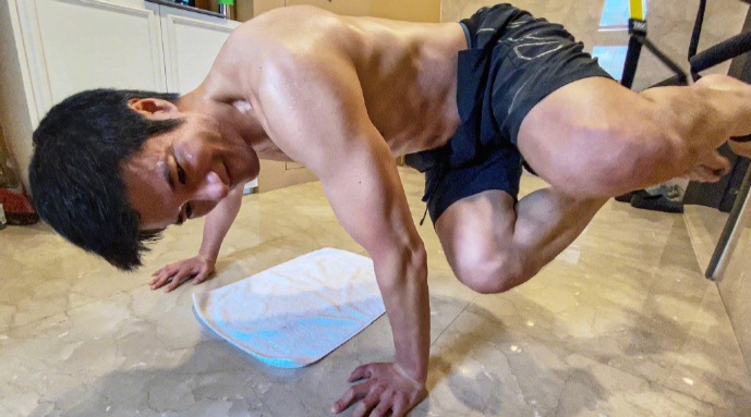 周董|王力宏晒烘培照成顾家好男人 周杰伦秒留言评论