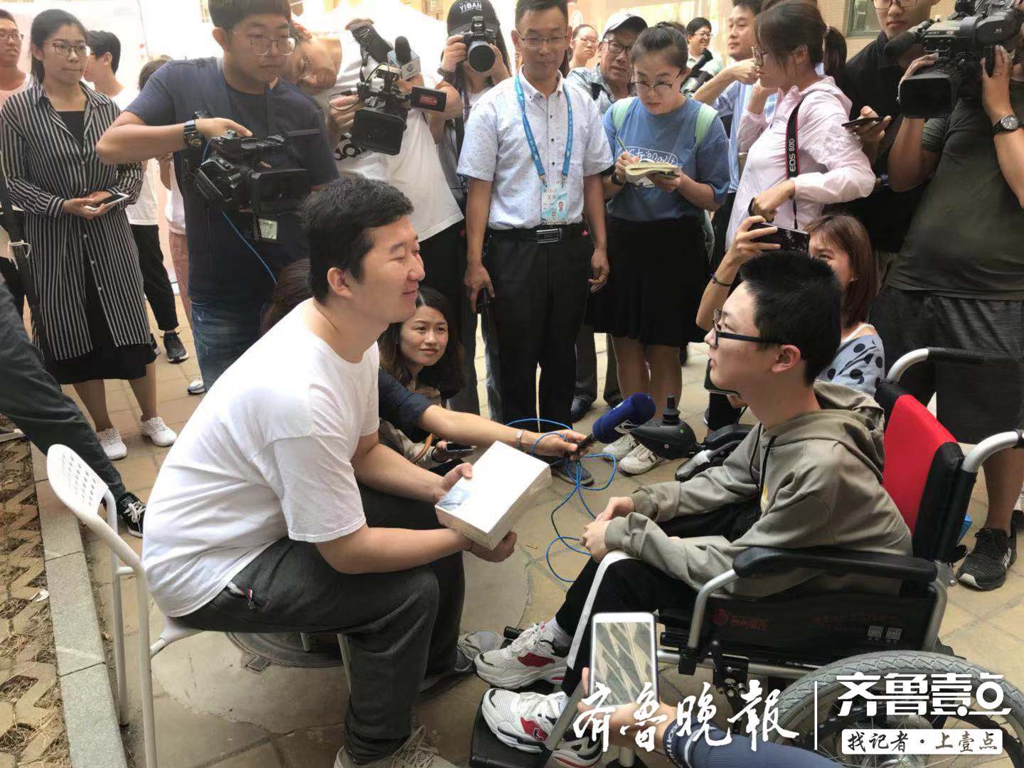 “爸爸背着上学”的张连川来报到了！山东大学为其专门改造了宿舍