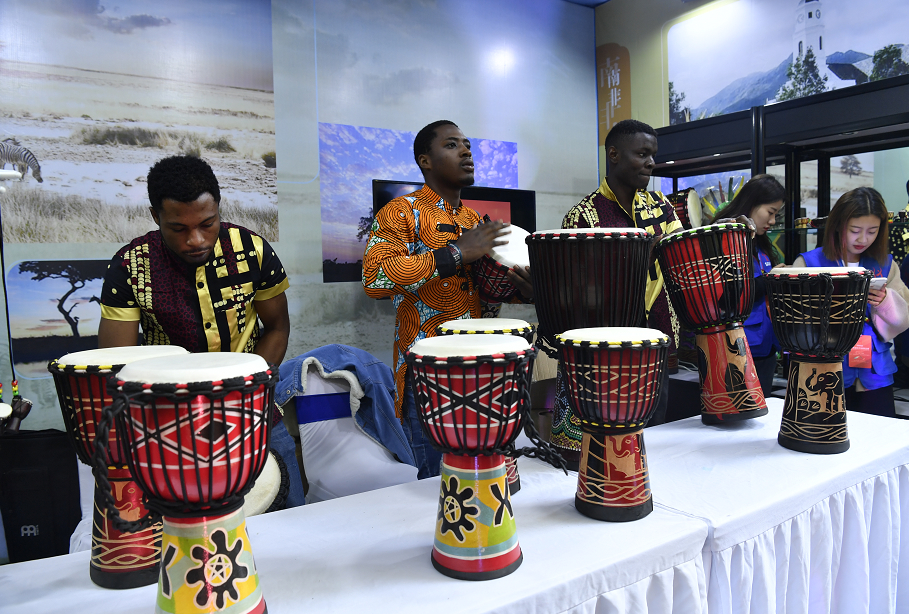 俄罗斯套娃、德国啤酒、韩国化妆品...买买买！来济南大明湖逛“国际大集”