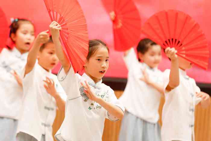 济南起步区起航实验小学举行首届星空节欢庆六一