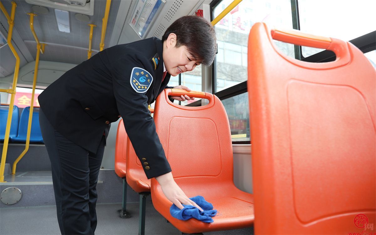 山东好人孟苓菲：争做公交先锋 当好百姓司机