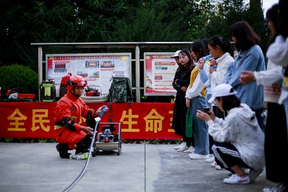 阳光正好 与你相约“火焰蓝”开放日