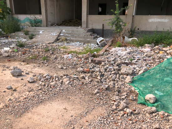 【啄木鸟在行动】天桥区阳光小区拆迁区域建筑垃圾未覆盖