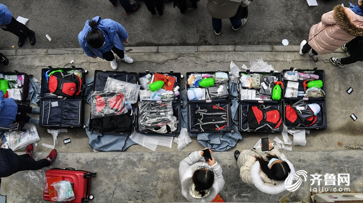 致敬最美逆行者！山东一天近700位白衣天使出征驰援湖北