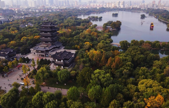 初冬时节 泉城明珠“秋色”正浓 诗意盎然