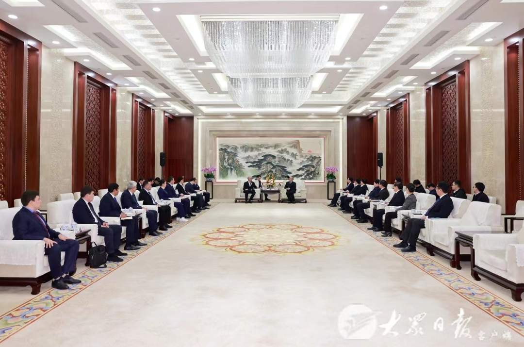 林武会见乌兹别克斯坦塔什干州州长米尔扎耶夫