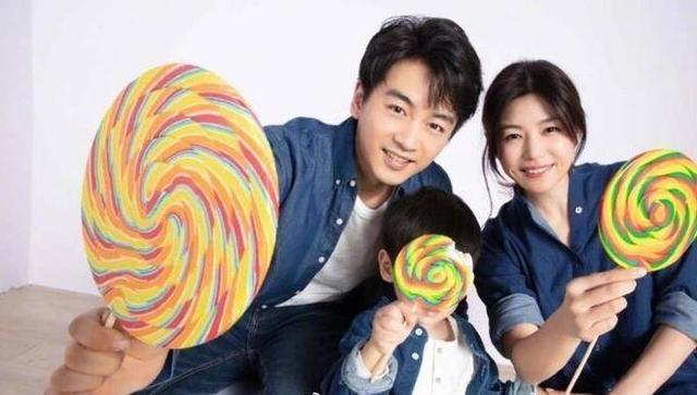 霸气十足！陈妍希送儿子上学 小星星竟走出了大哥一样的步伐！