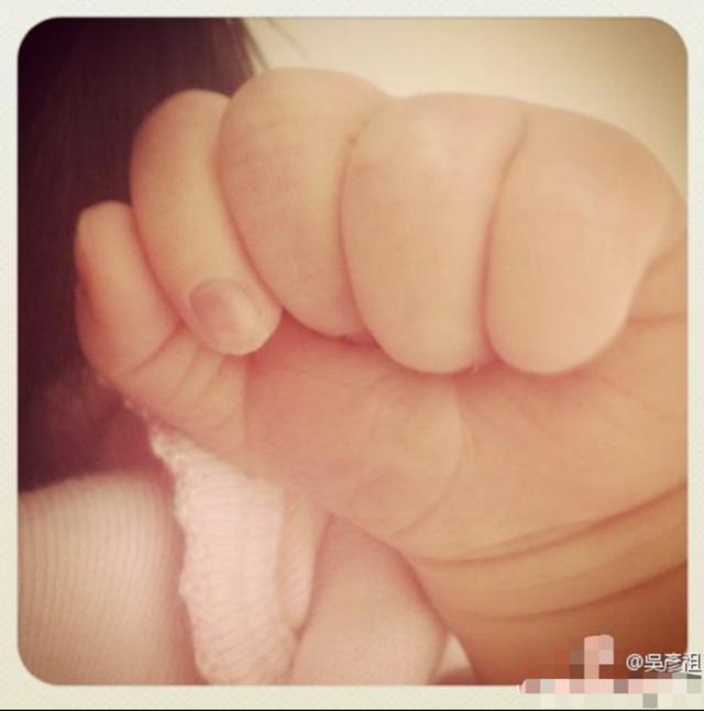 吴彦祖|【吃瓜围观】吴彦祖二胎得女竟是乌龙 粉丝：老图新发了解下！