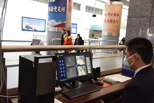 护送你的返程，他们准备好了