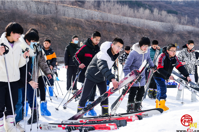 济南市第四届冬季全民健身运动会喜迎冬奥会冰雪进校园系列活动举行