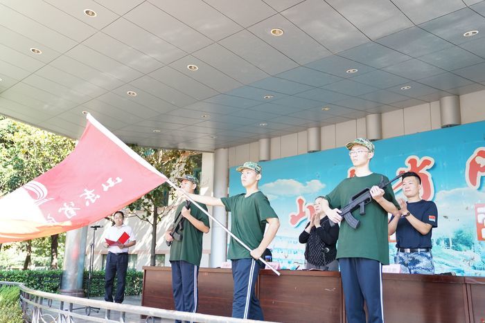 青春“第一课”让我们遇见最美的自己 ——济南中学成功举行高一年级新生军训开营仪式