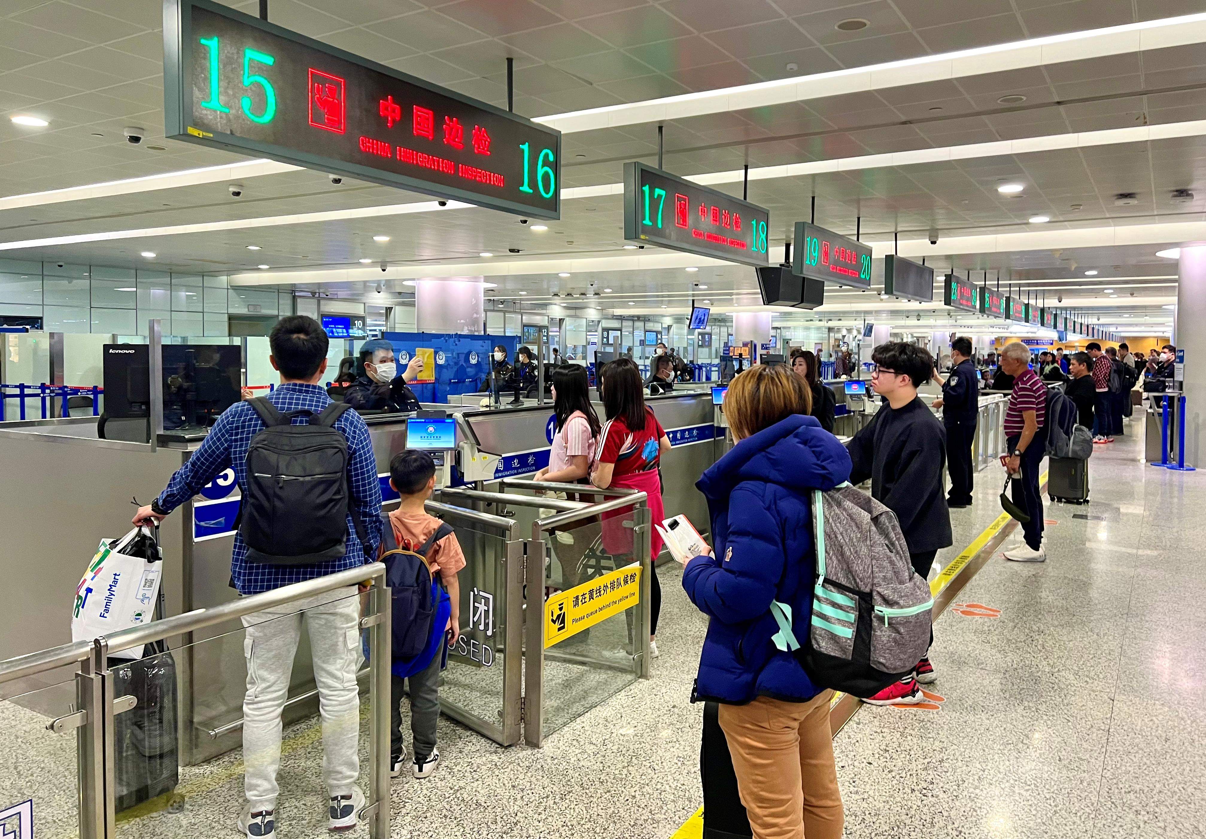 元旦假期上海两大国际机场口岸出入境客流总量预计将达到23.4万人次