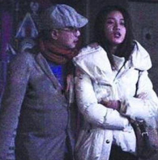 陶虹|徐峥深夜陈赫店里吃火锅，带俩美女同乘保姆车