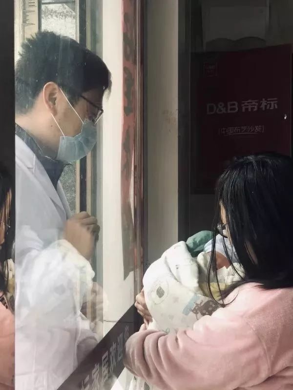 今日元宵节，我们想讲15个关于家的故事