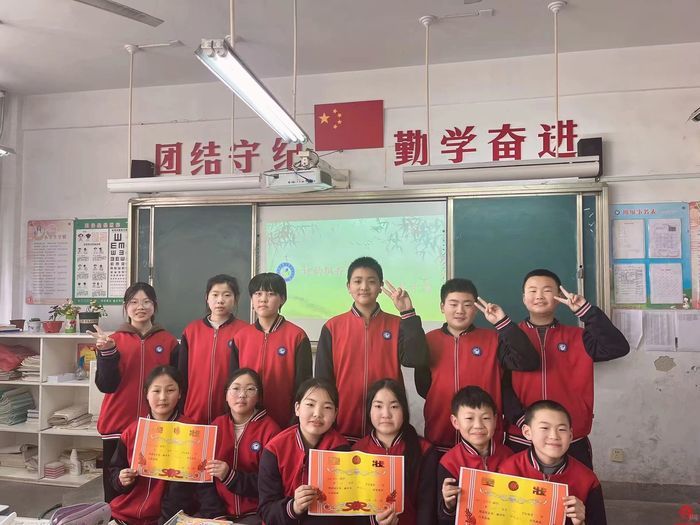 许商中心小学六年级一班开展二十四节气经典诵读活动