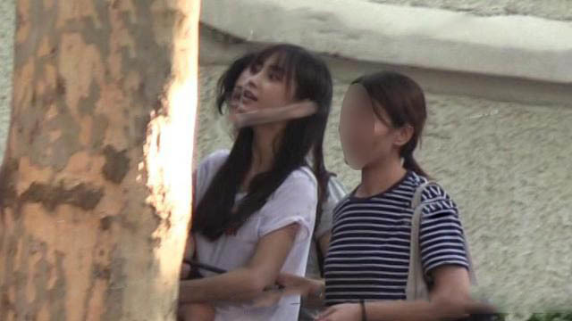 Baby素颜带娃出街，黄晓明父母全程陪伴，与公婆相处默契