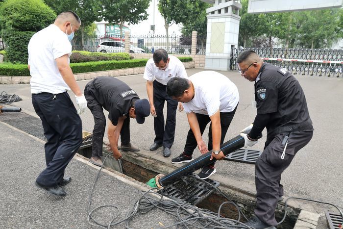 筑牢防汛“铁壁”全力迎击“烟花”济南市殡仪馆积极做好防风防汛工作