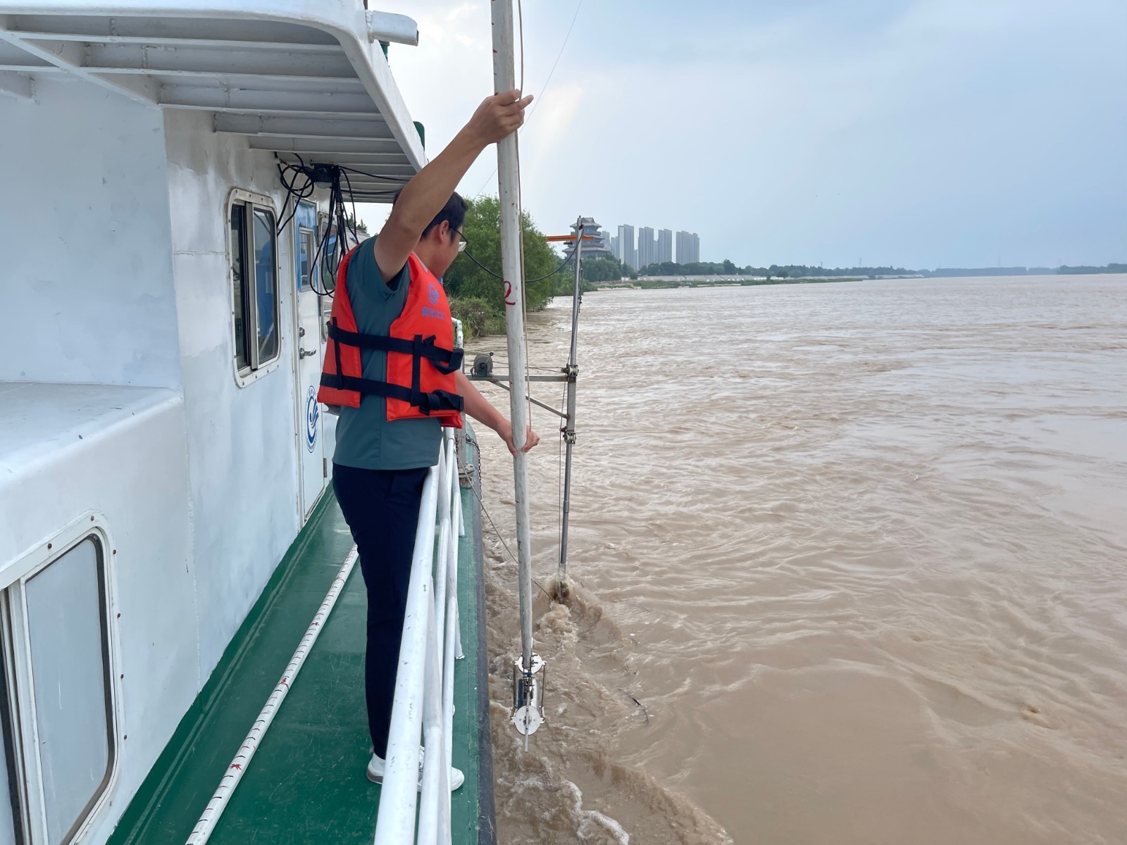 山东“智慧治河”：防汛新装备列阵黄河边