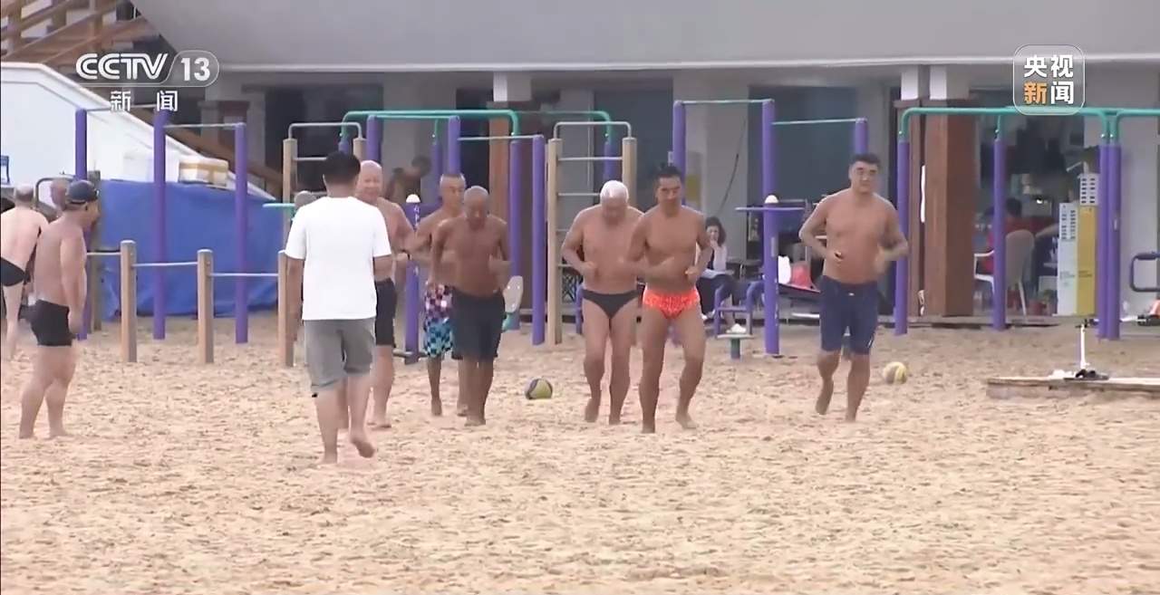 青岛“巧克力大爷”火了，关键时刻他们真能救人！