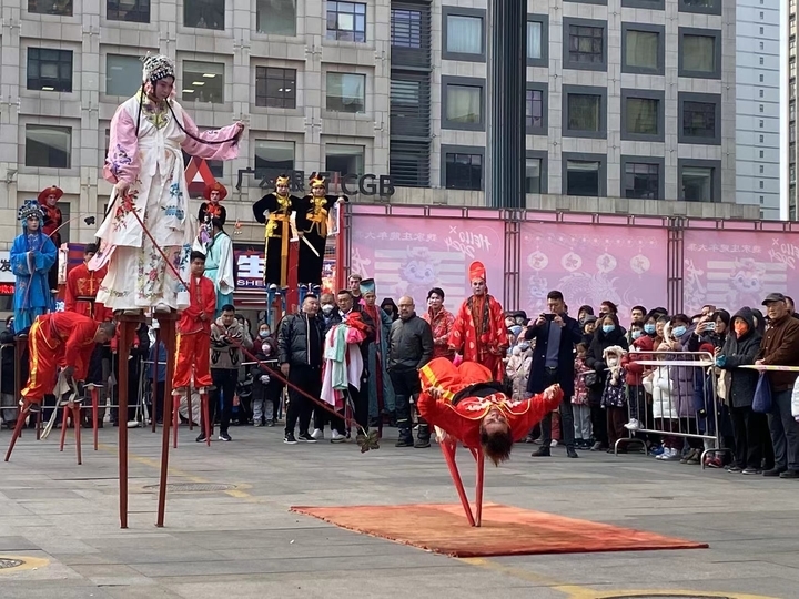 年味渐浓 民俗高跷踩起来