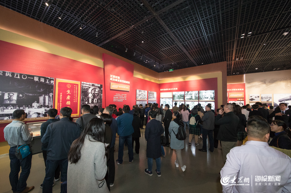 “奋进的山东”70周年成就展热度不减，观展市民络绎不绝