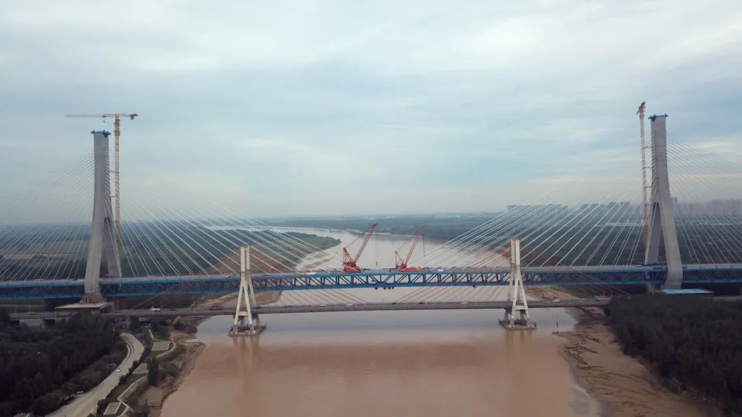 提前六个月，G104京岚线济南黄河公路大桥主桥正式合龙！