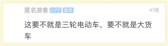 气炸了！车停在路边回来就被撞成这样！肇事者却无影无踪了