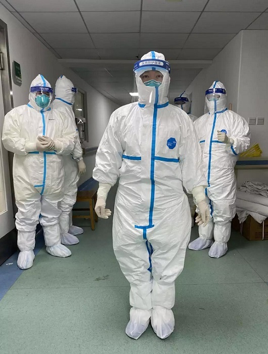 【新华网连线湖北】“看到病人康复出院，我们再苦再累也值！”