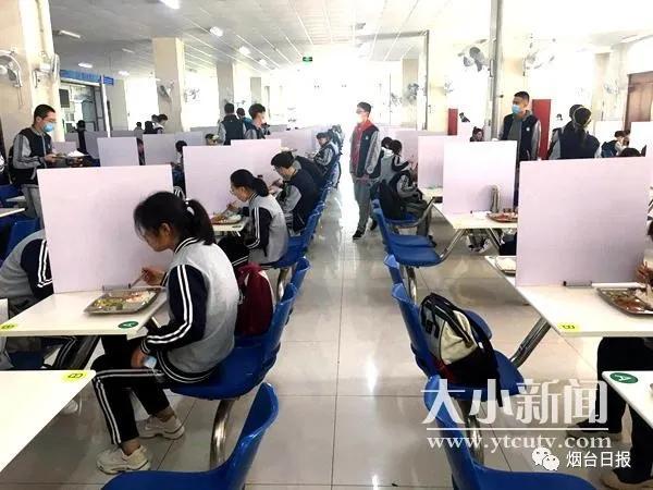 学生咋就餐？烟台这个学校的“方舱餐厅”火了