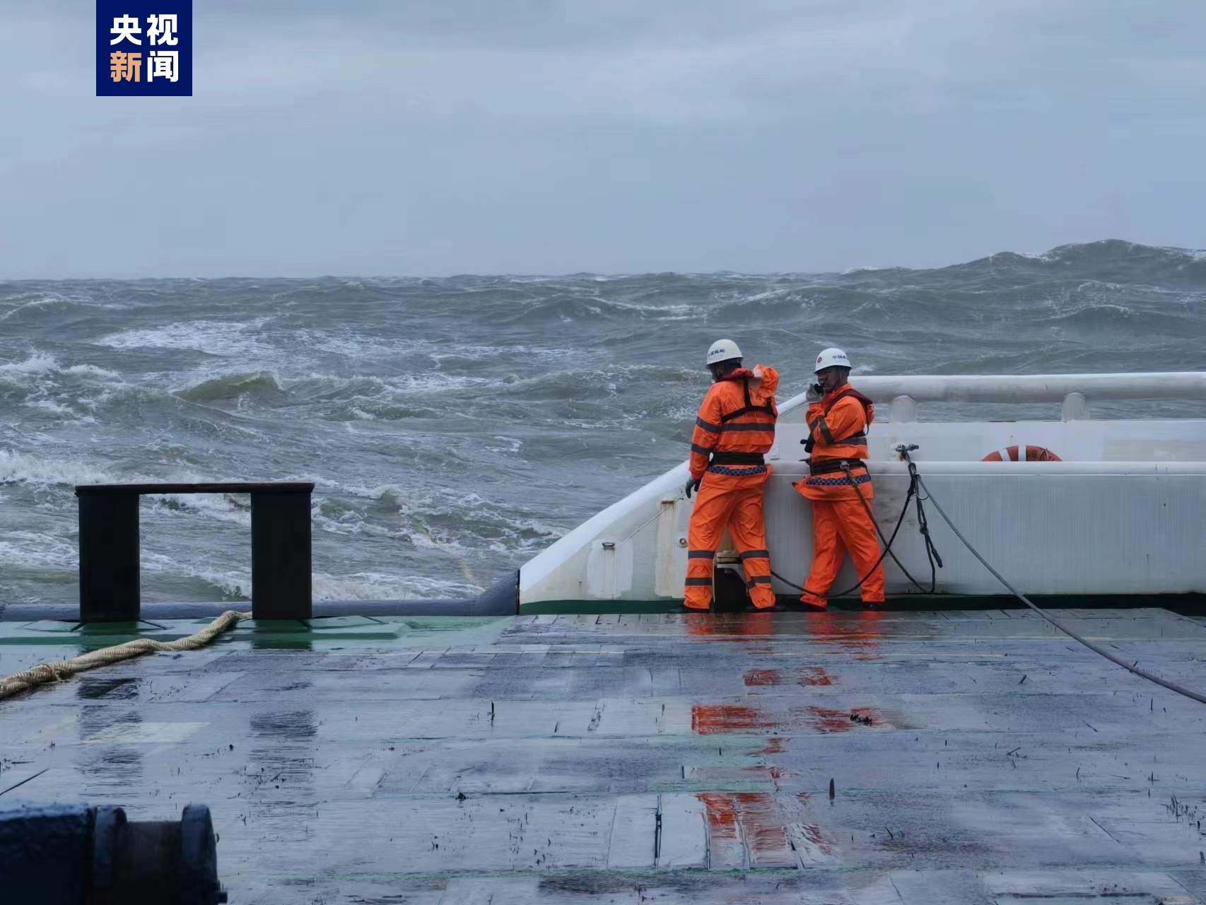 台风“三巴”致北部湾一货船遇险 5名船员平安获救