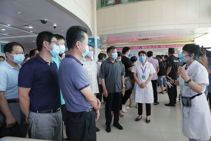 让数据多跑路 让老年人少跑腿 市政协围绕“关爱老年群体，共享智能生活”现场商量