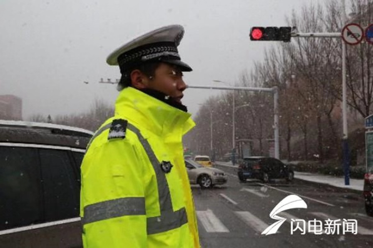 致敬风雪中的守护者！山东各地各部门迎战2020首场降雪