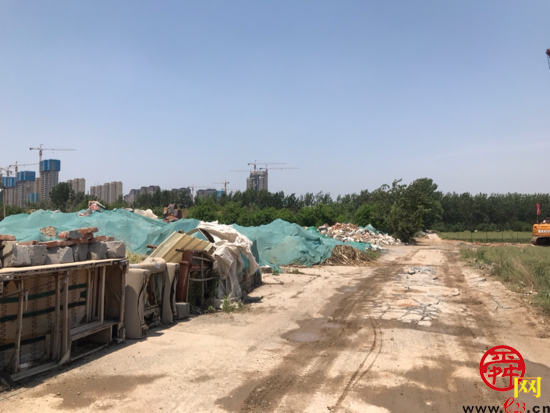 【啄木鸟在行动】历城区白菜路附近有渣土垃圾防尘网覆盖不全