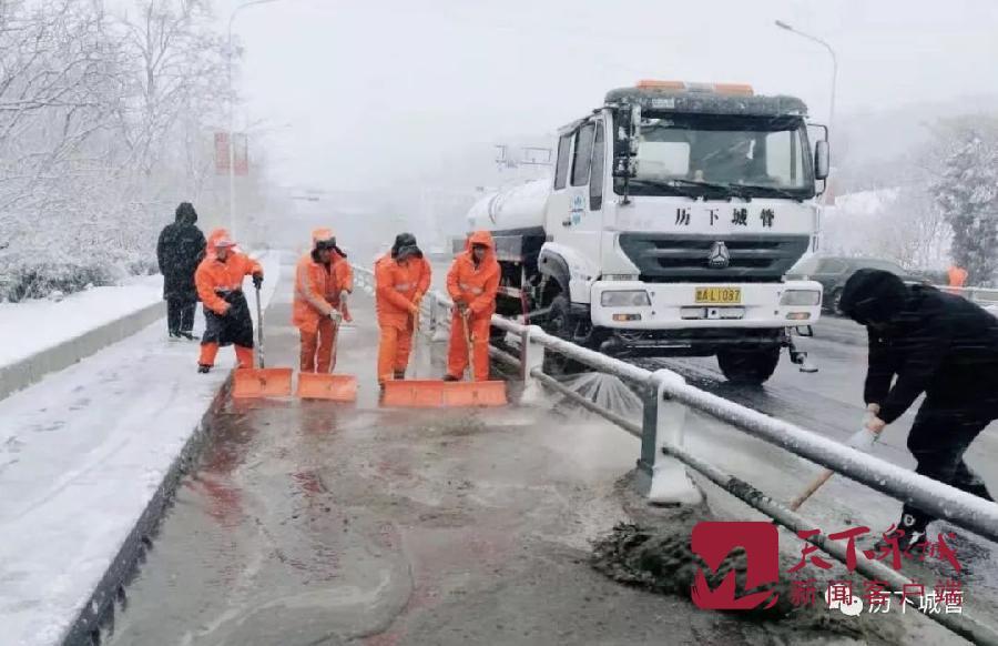 文明济南经得起大雪检阅 因为有人一直在行动