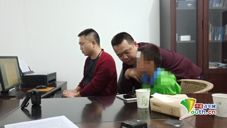 小男孩自导自演被捆在“僵尸车”内 只因为思念在外的父母