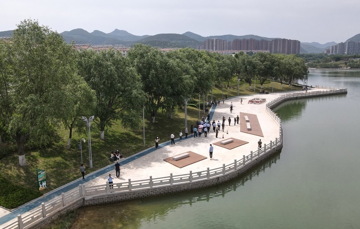 今年济南已开工建设60处公园，森林文化周代表委员近距离体验城市公园