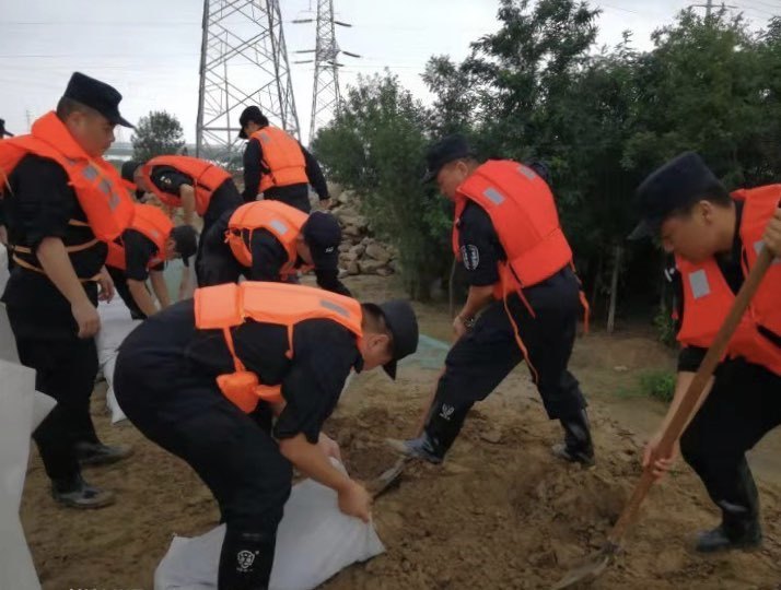 8支特警队伍1600名公安特警驰援寿光灾区 果断处置一处管涌