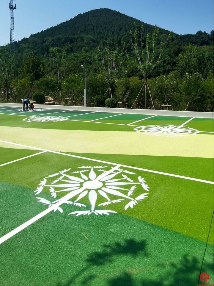 佛慧山生态廊桥停车场彩绘寓意：保泉护泉、生生不息！