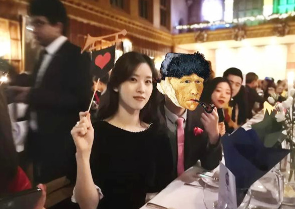 26岁奶茶妹妹近照曝光，妆容精致气质优雅，淑女范儿十足