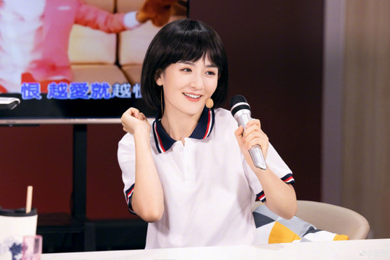 尖尖|cos大户又来啦！谢娜cos李尖尖 戴假发扮嫩甜笑