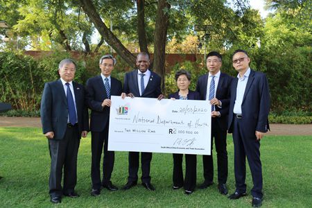 中资企业和华侨华人捐资支持南非抗击新冠肺炎疫情