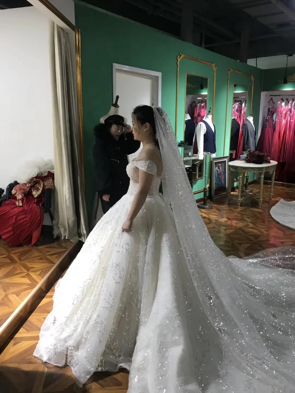 怎么脱婚纱_动漫婚纱情侣头像(2)